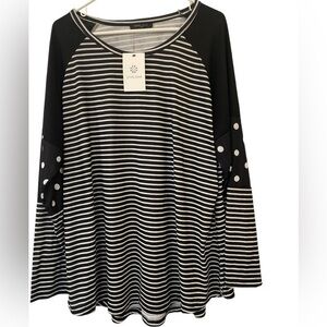 New with tags Lovey u.dear nautical top black striped  dot sleeves in size 3x